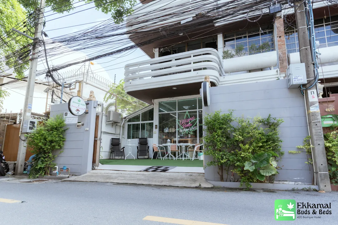 Ekkamai Buds & Beds - 420 Hostel 5