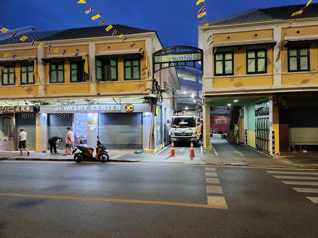 Green Apple Khaosan Hostel 4
