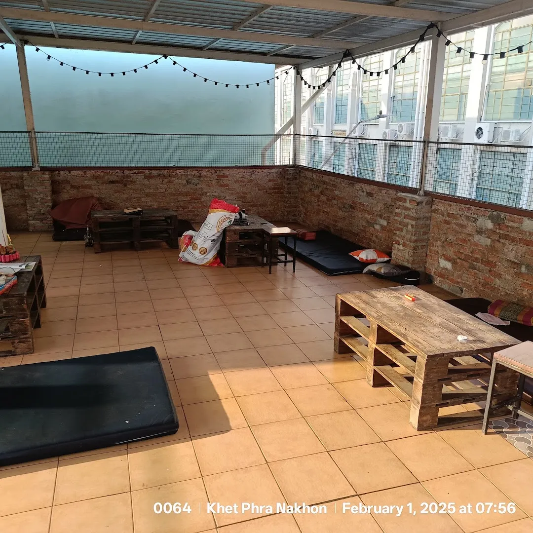 Krit Hostel & coffee bar 4