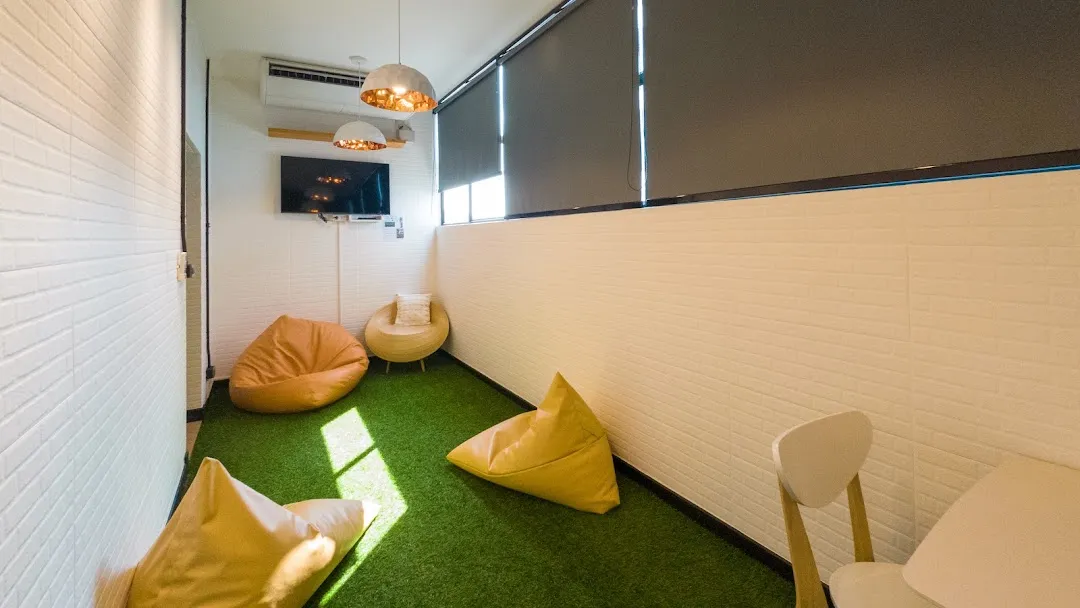 Siam Subway Hostel and Café bangkok 2
