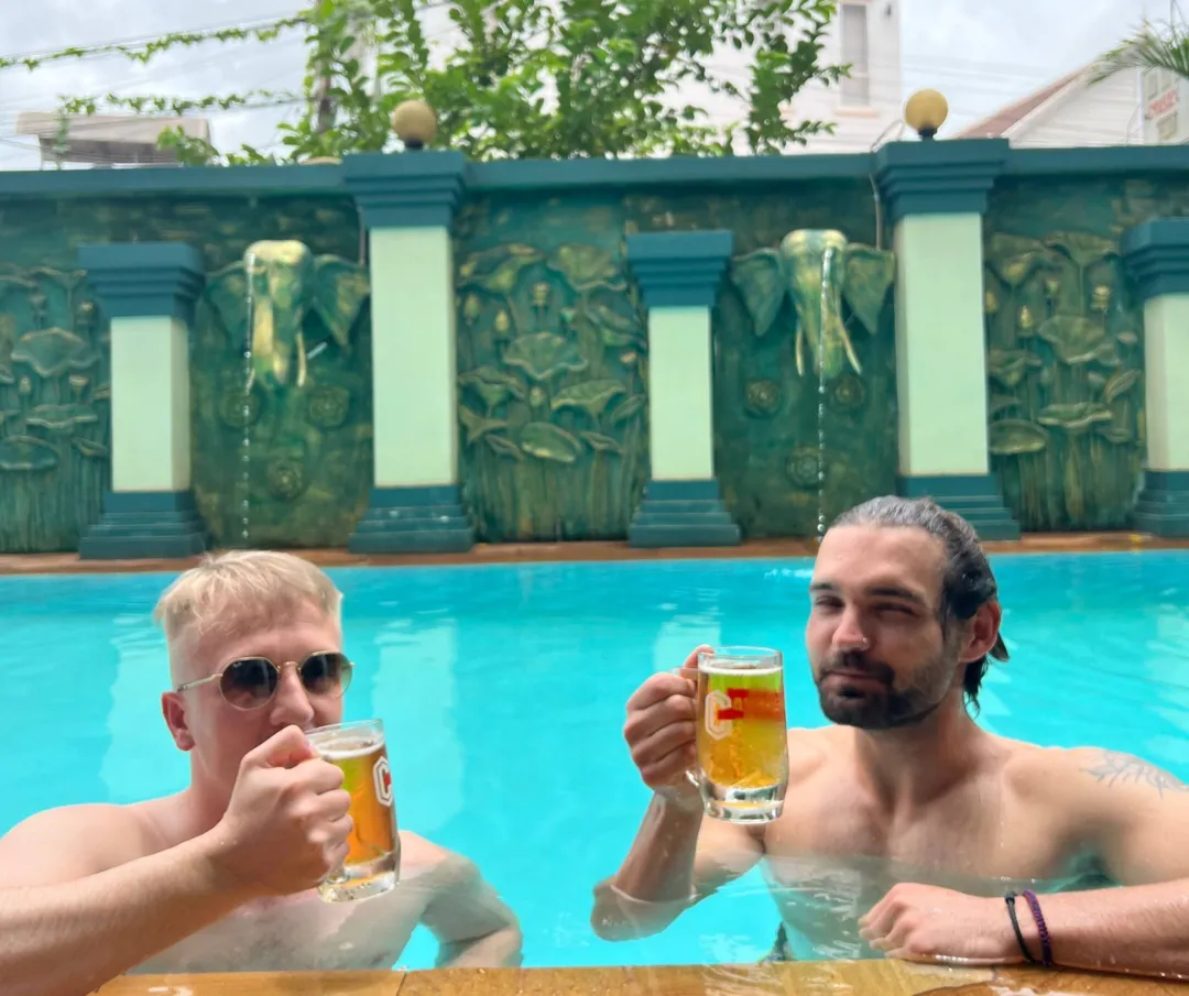 THE PLACE Hostel & Pool Bar 2