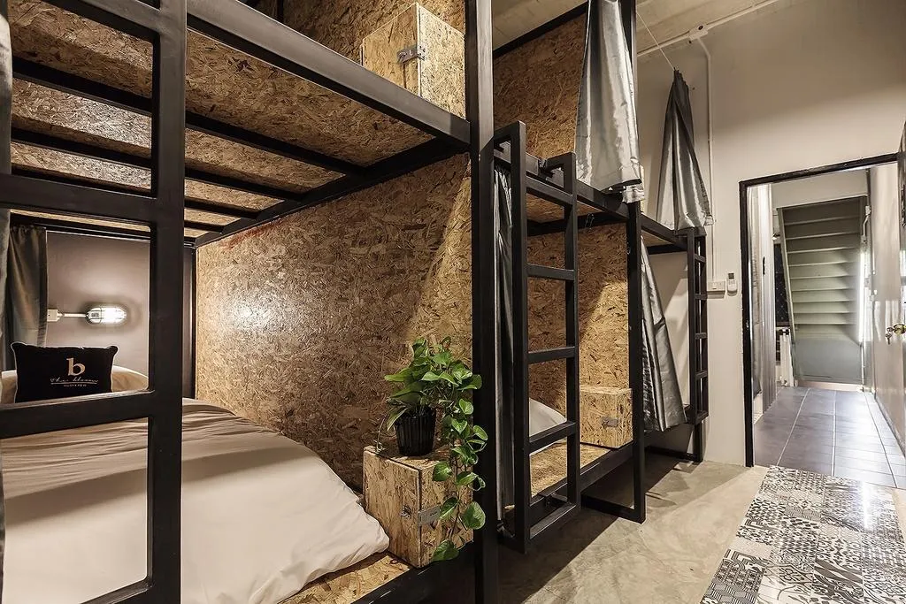 BLOOMZ HOSTEL 2