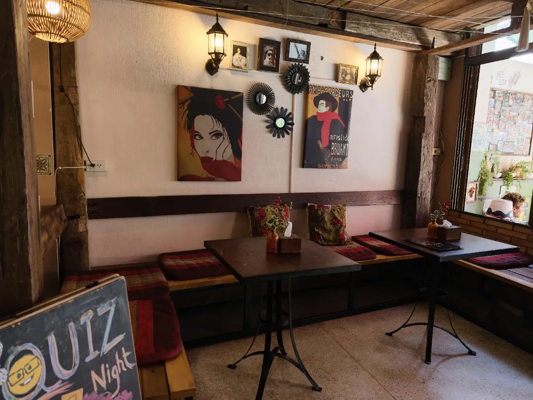 The Cabin Backpackers Hostel & Bar 5