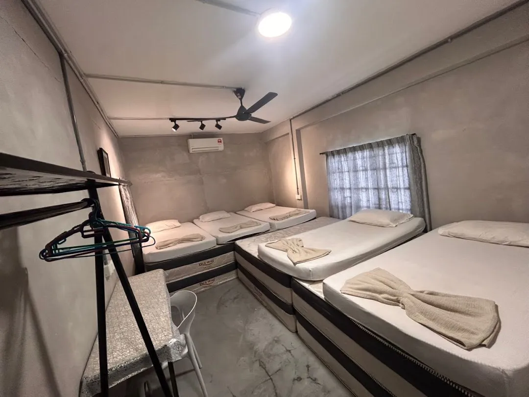 PIRATE’S COVE HOSTEL 2