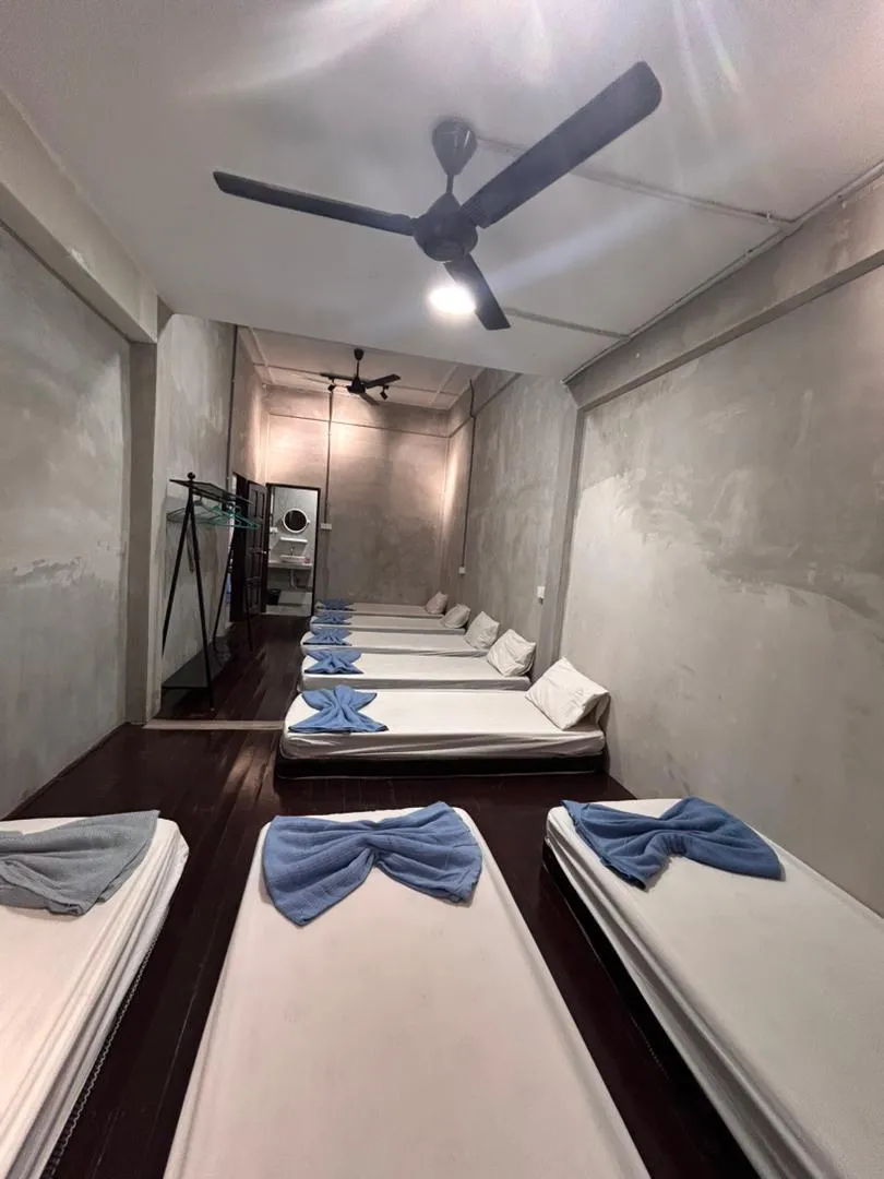 PIRATE’S COVE HOSTEL 5