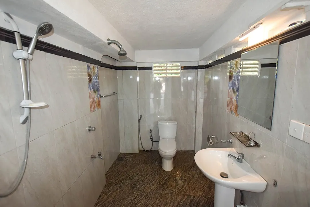 Rockstel Towers Backpacker Hostel 3