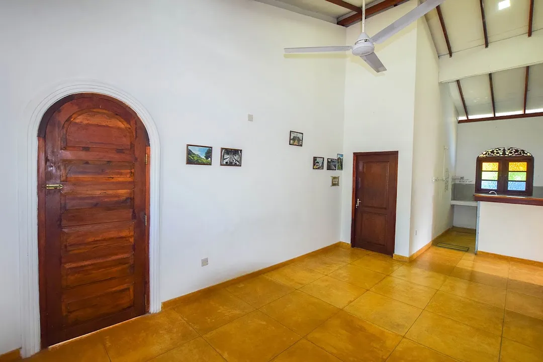 Rockstel Towers Backpacker Hostel 5