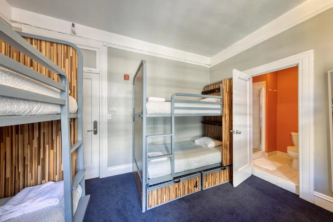 Downtown Hostel & Rooftop Bar 2