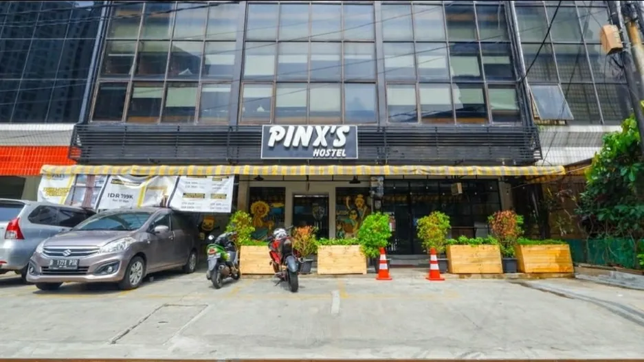 Pinx's Hostel by Kerf