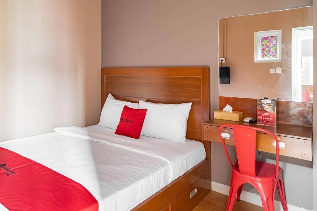 RedDoorz Hostel near LTC Glodok 2
