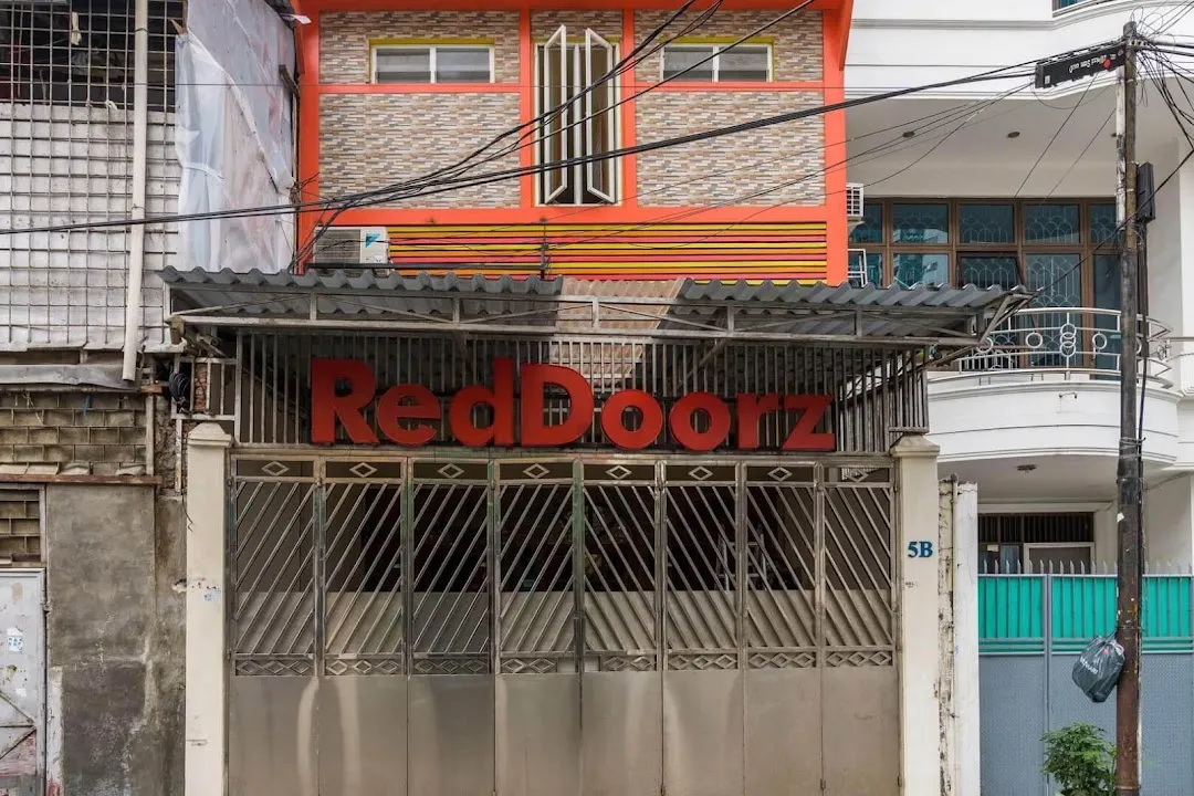 RedDoorz Hostel near LTC Glodok 4