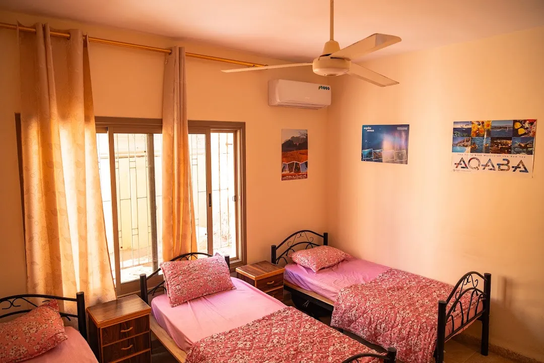Extra Traveller Hostel – Aqaba Backpacker Hub 4