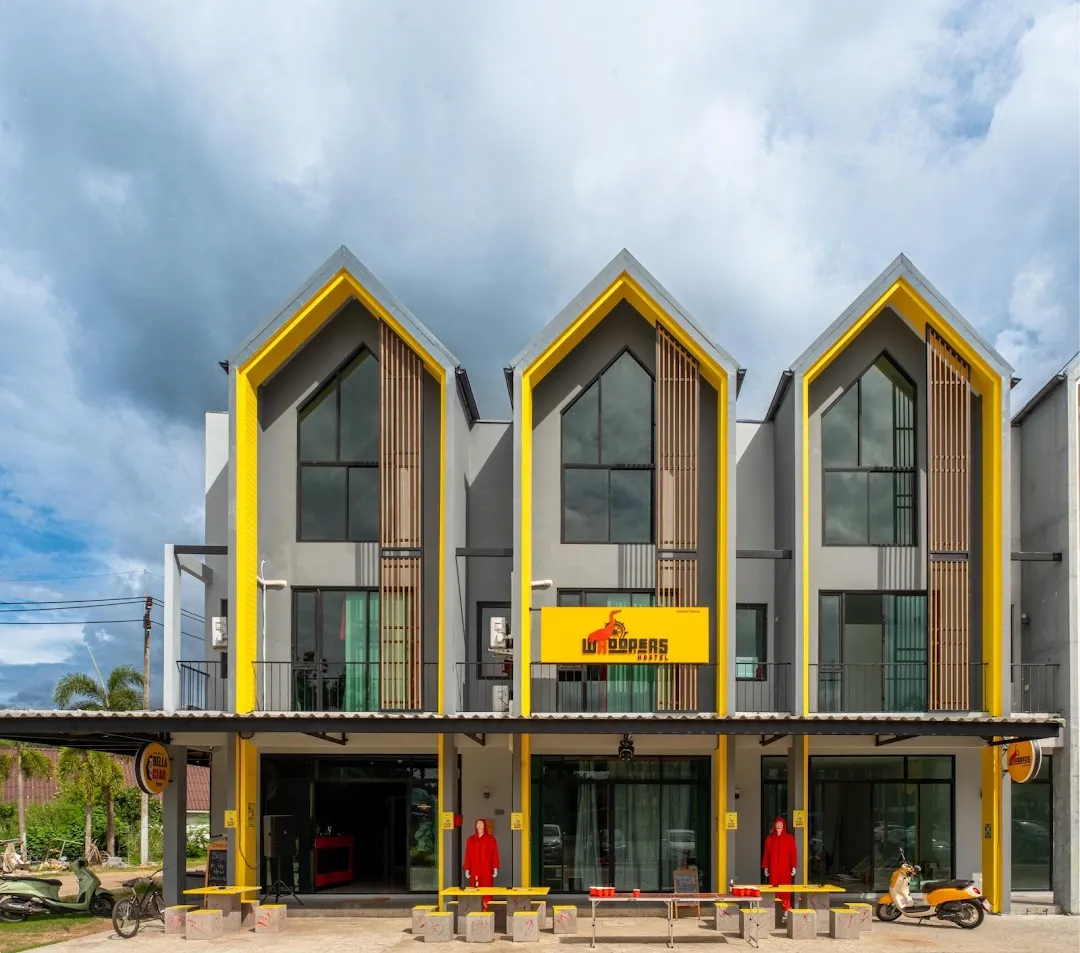 Whoopers Hostel Ao Nang - By The Beach 4