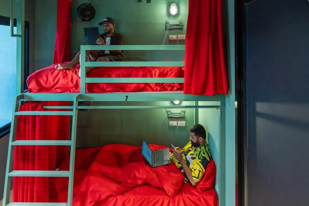 Whoopers Hostel Ao Nang - By The Beach 5