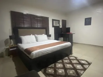 Posh Apartments Business Hotel 4
