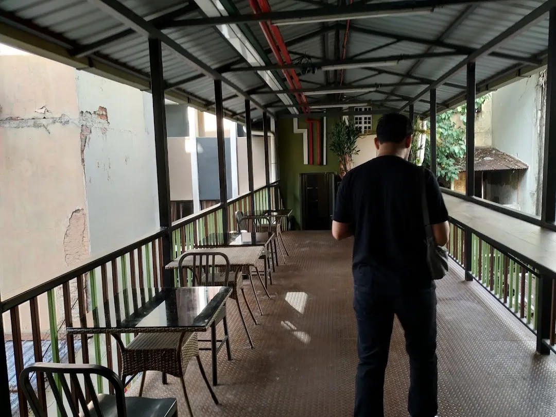 Leo Backpackers @ Central Market 3