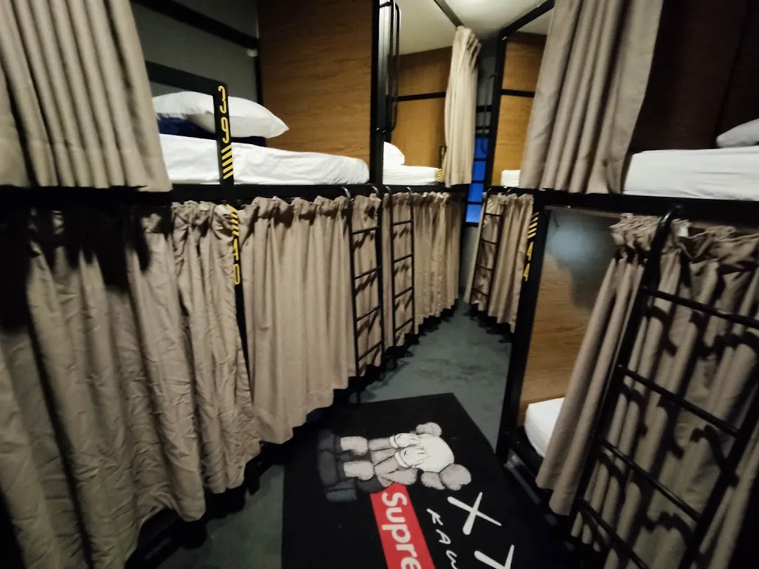 Traveller Bunker Hostel 5