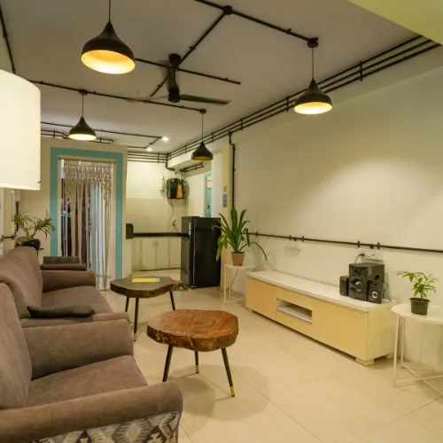 Locomo Hostel OG | Stay • Work • Eat 2