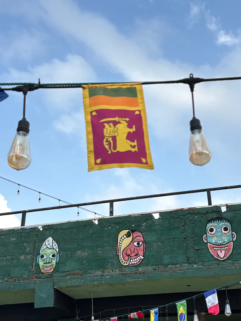 Beach Break Surf Hostel & Restaurant