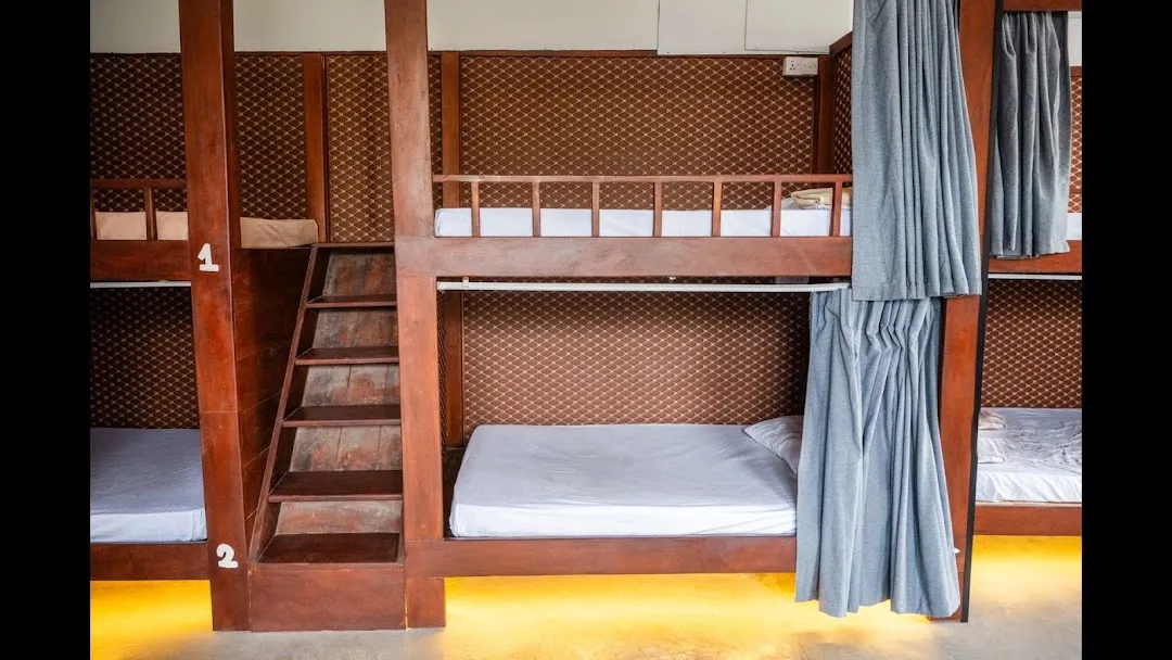 Yasi surf lodge & Cafe 2