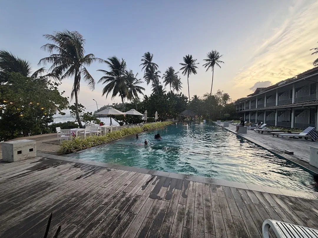 Yasi surf lodge & Cafe 3