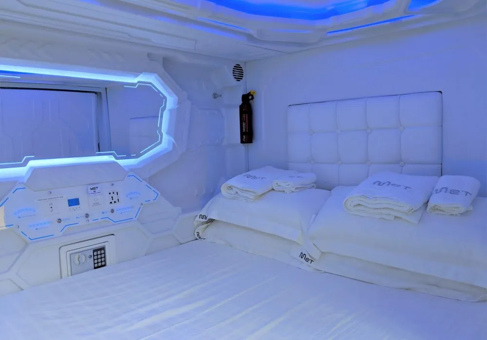 MET A Space Pod @ Arab Street 4