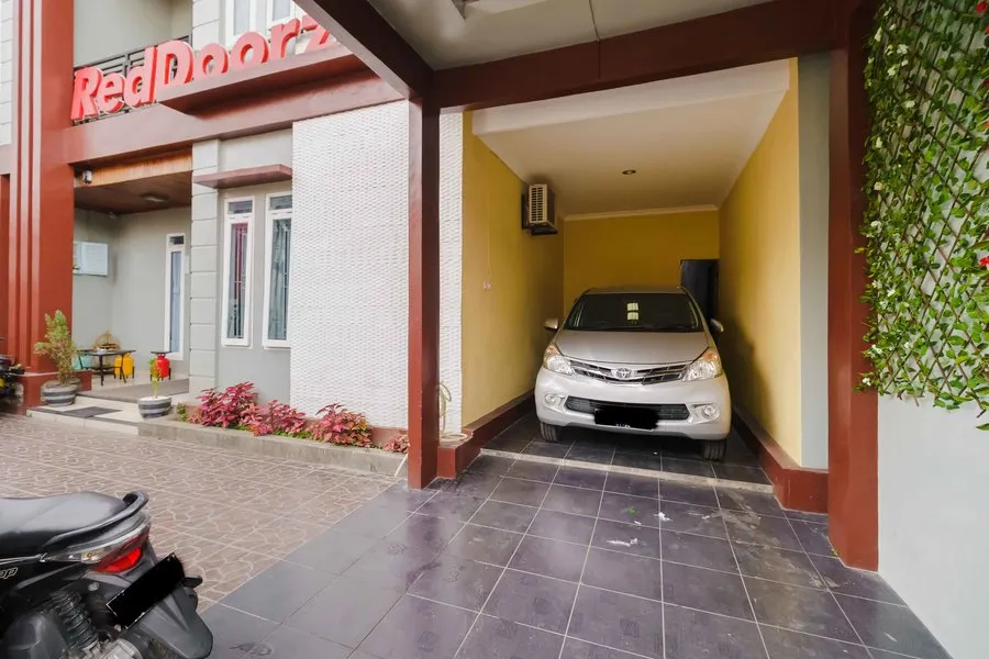 RedDoorz near Jam Gadang Syariah Bukit Tinggi