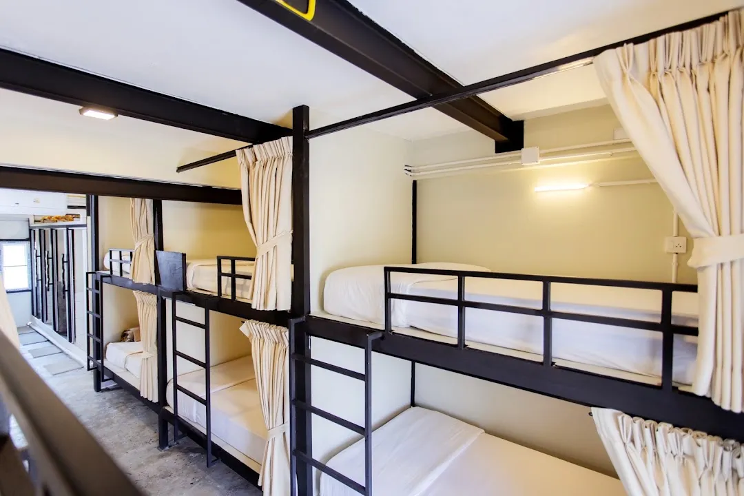 Nomad Plus Life Hostel Pattaya 4