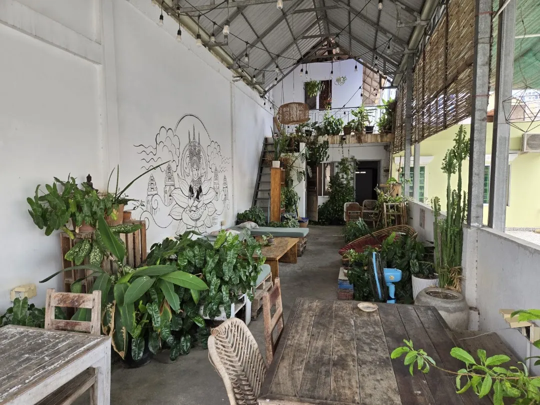 Sacred Lotus - Vegan - Café x Hostel | Phnom Penh 5