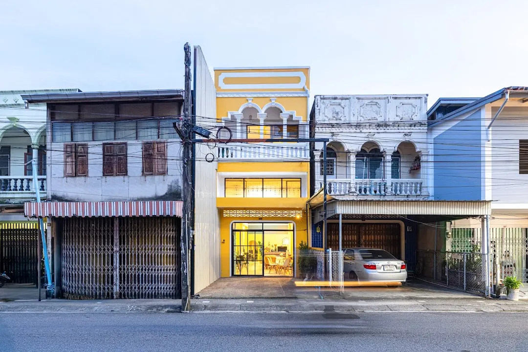 113 Yellow House Hostel