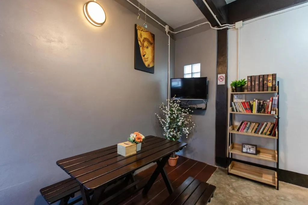 The Z Nite Hostel & Cafe Bar 3