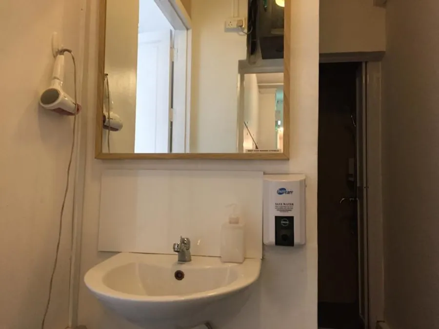 Royal Hostel Singapore 3