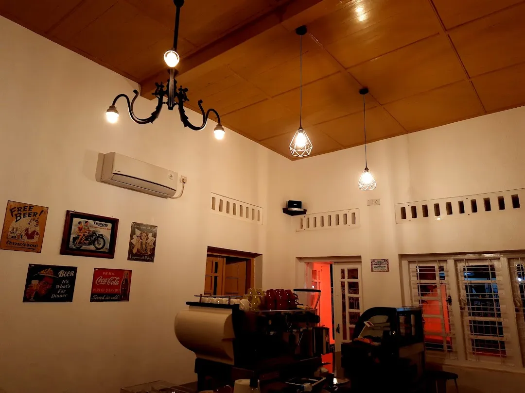 REISBAN Coffee Shop & Hostel
