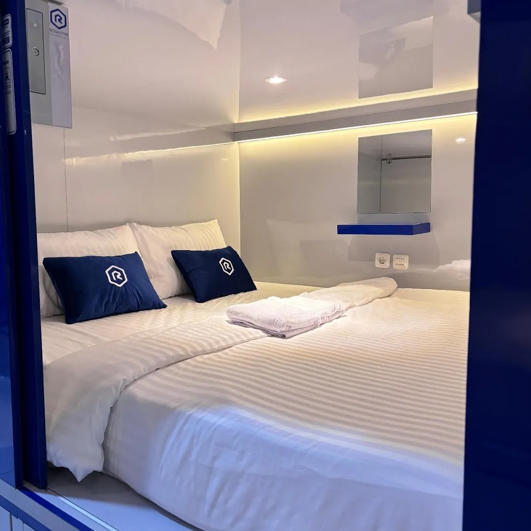 Rosalyne Sleepbox Bhayangkara Titik Nol km Jogja - Loker dan Shower 2