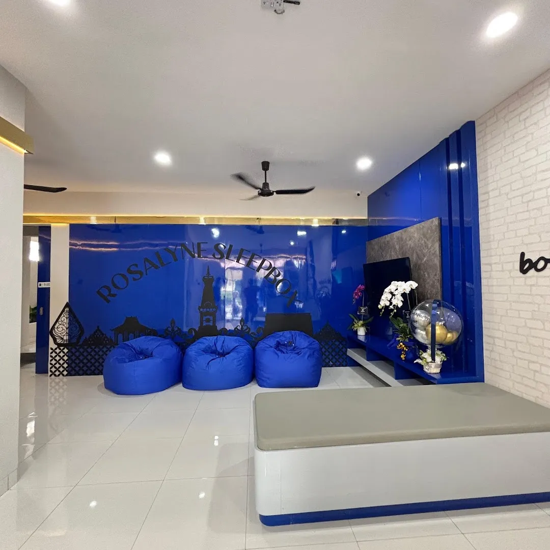 Rosalyne Sleepbox Bhayangkara Titik Nol km Jogja - Loker dan Shower 5