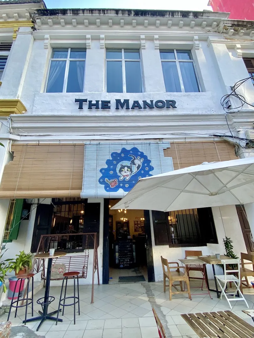 The Manor Hostel 5