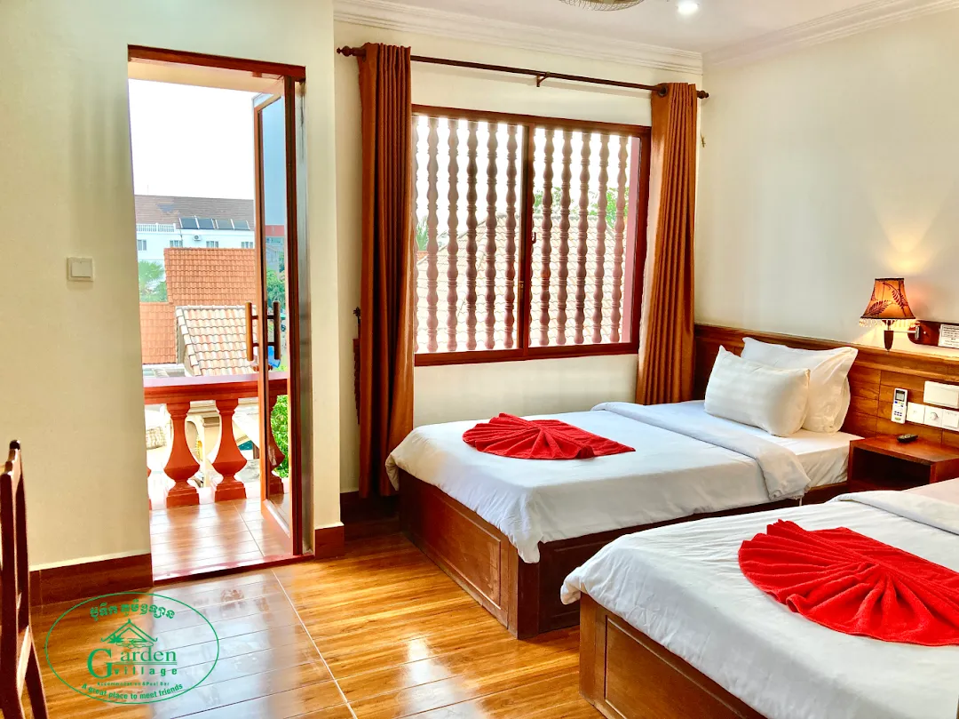 Garden Village Guesthouse & Pool Bar 2