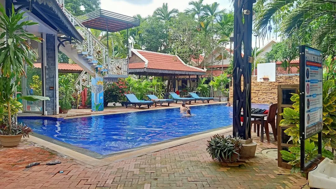 Garden Village Guesthouse & Pool Bar 3