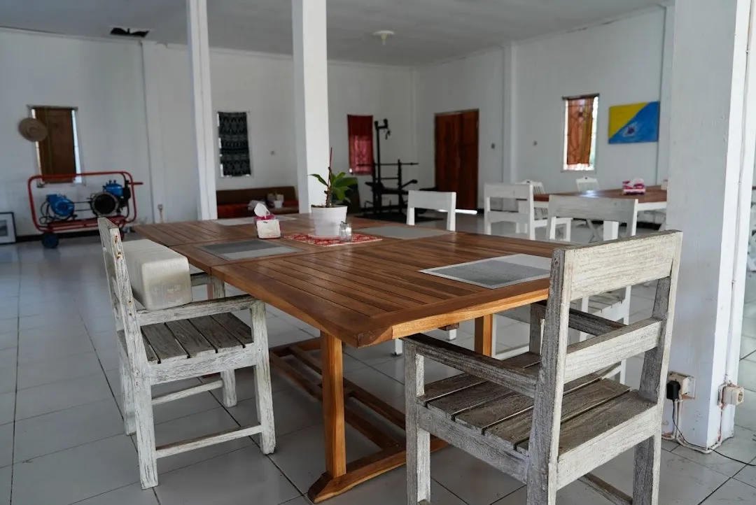 THE VILLAGE INN Rua Beach 4