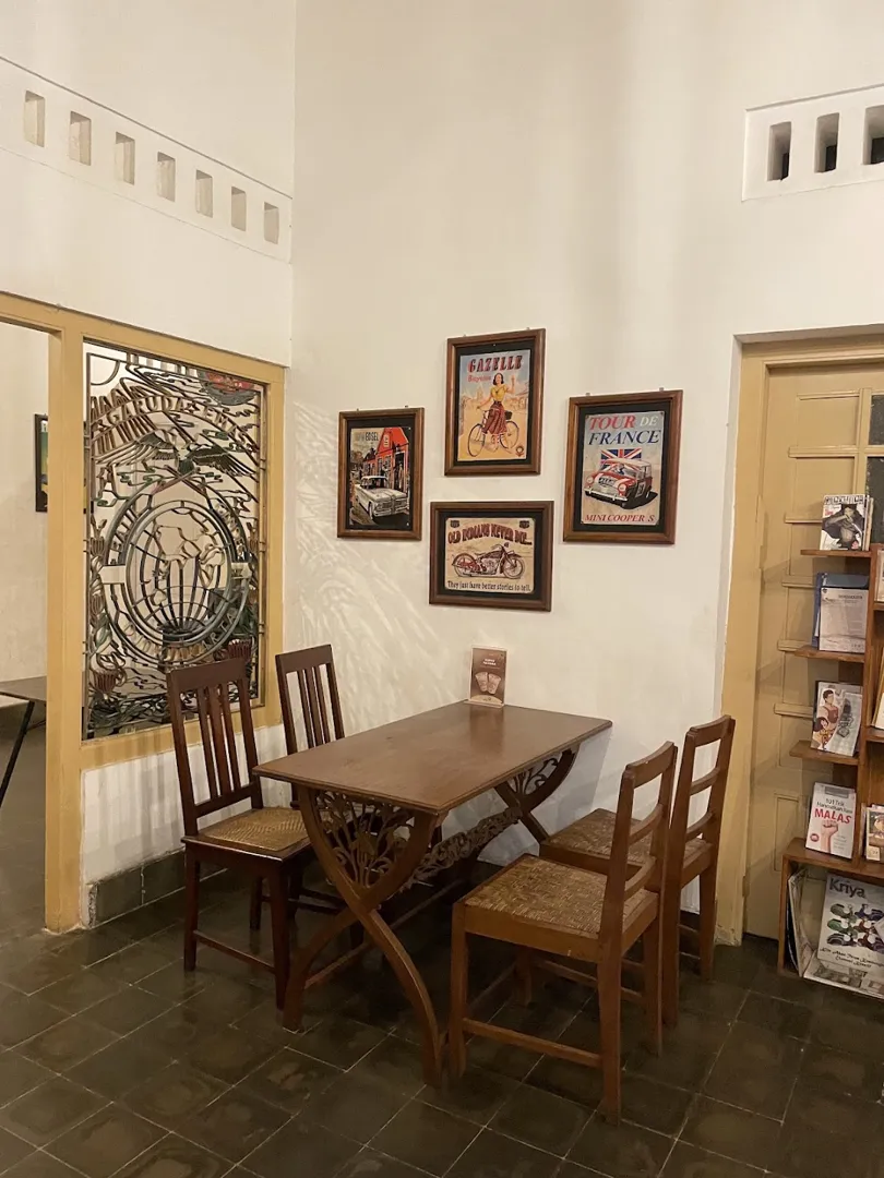 REISBAN Coffee Shop & Hostel 4
