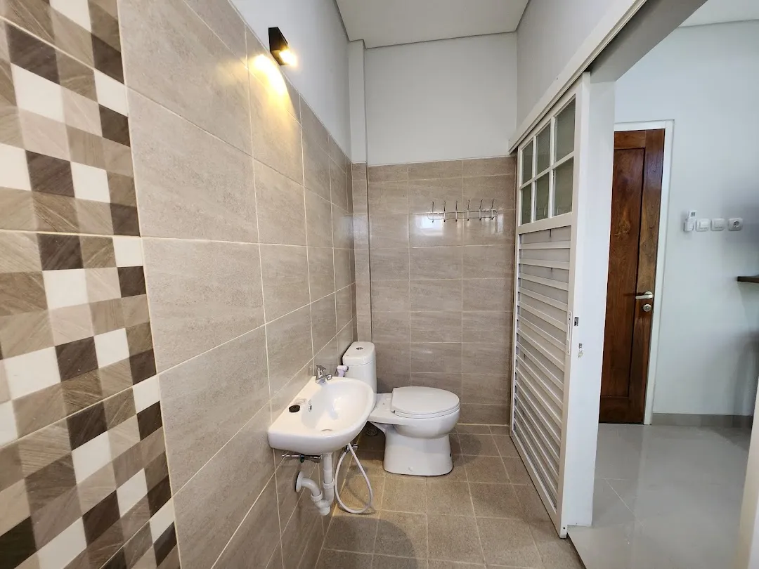 TERRA Guesthouse JEC Mitra RedDoorz 3
